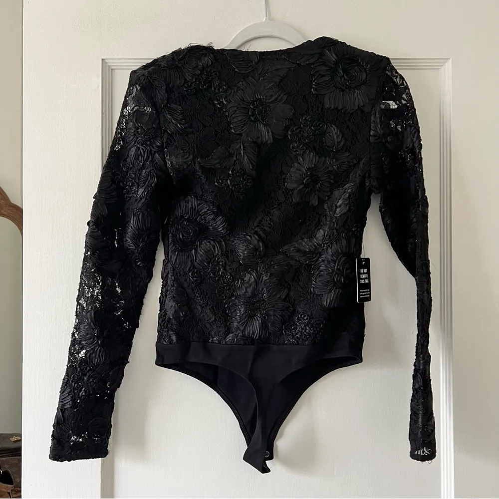 Express Black Rosette Floral Crochet Deep V Neck Long Sleeve Bodysuit XSmall NWT - Image 5