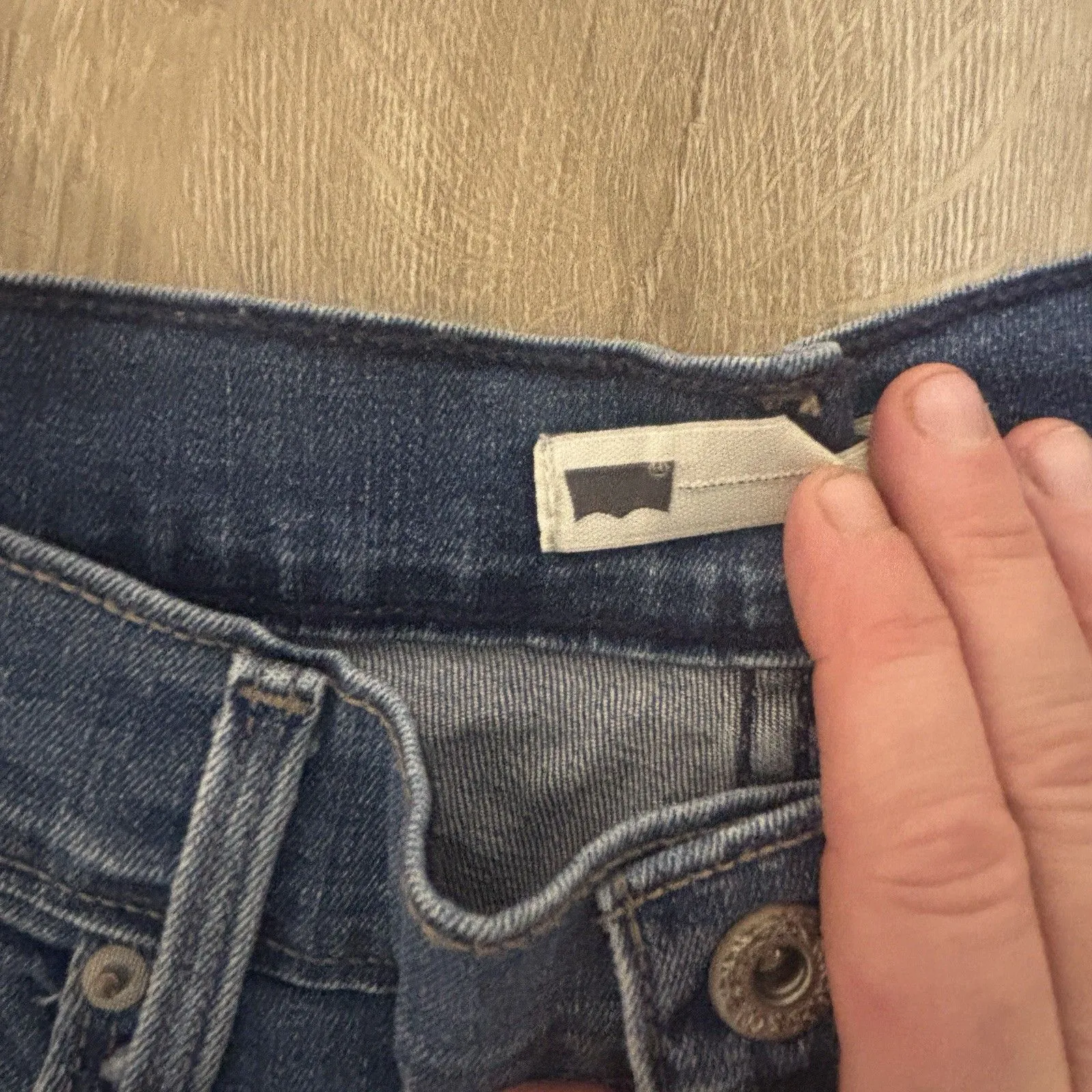 Levi's Denim Shorts 8 Womens Blue Jean Cut Off Summer Casual Medium Wash Stretch - Image 7