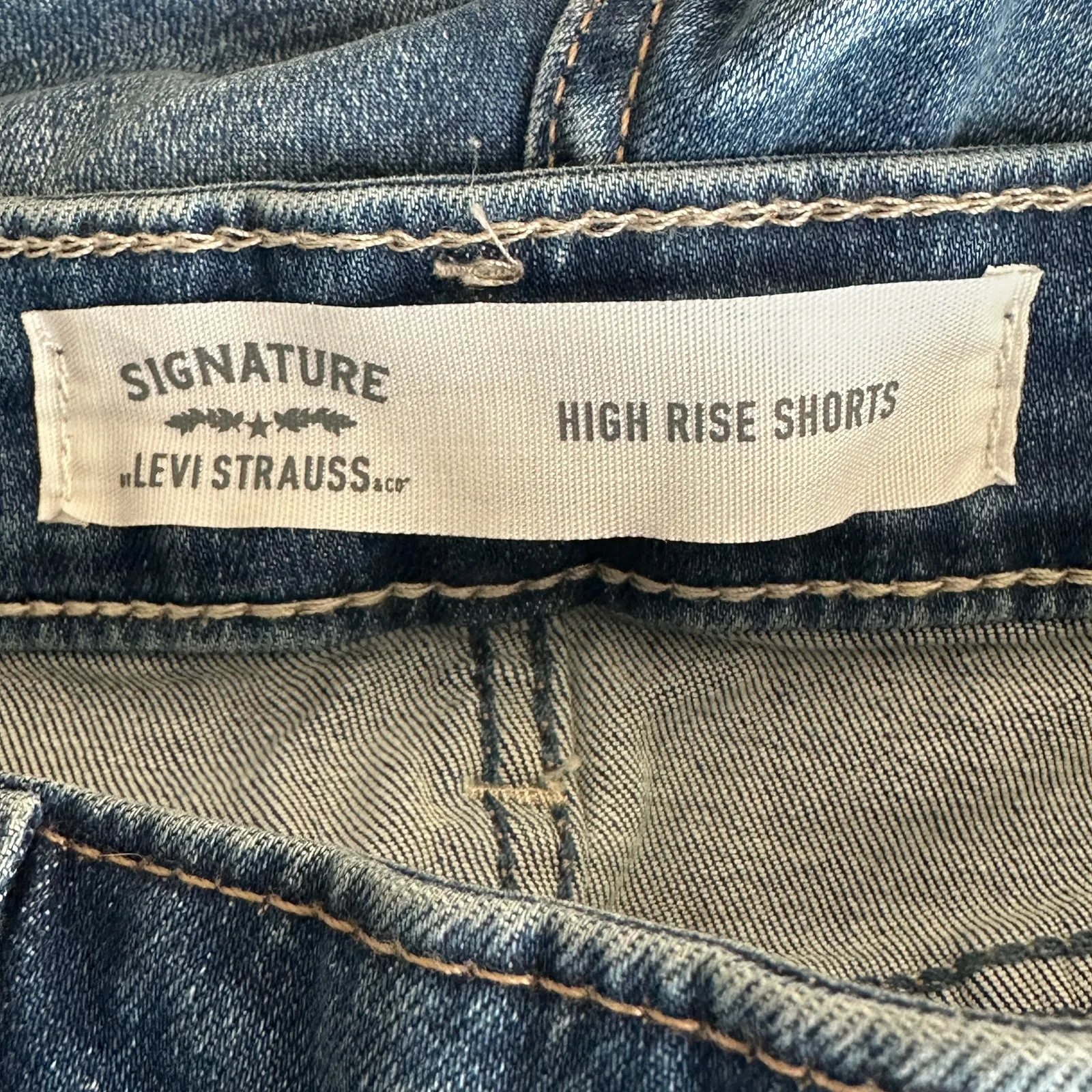 Signature Levi's Cutoff Shorts Womens 16 Medium Wash Stretch High Rise Casual - Image 3