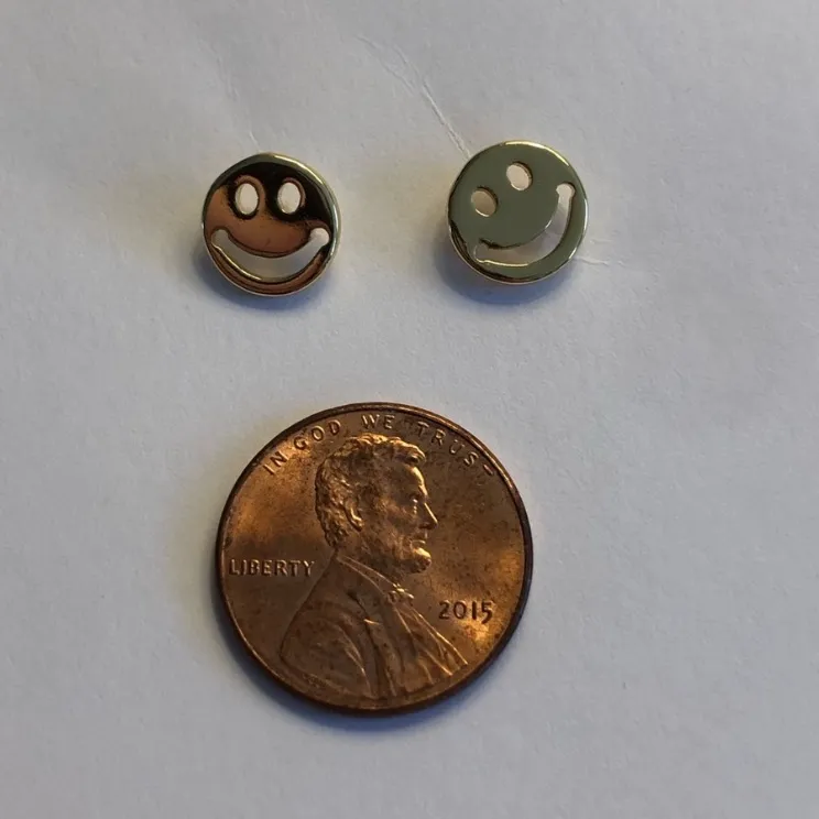 Evry Jewels Gold Smiley Face Stud Earrings - Image 5