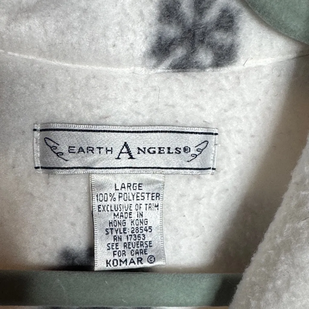Vintage Earth Angels by Komar Cozy White & Gray Fluffy Snowflake Bear Robe Large - Image 2
