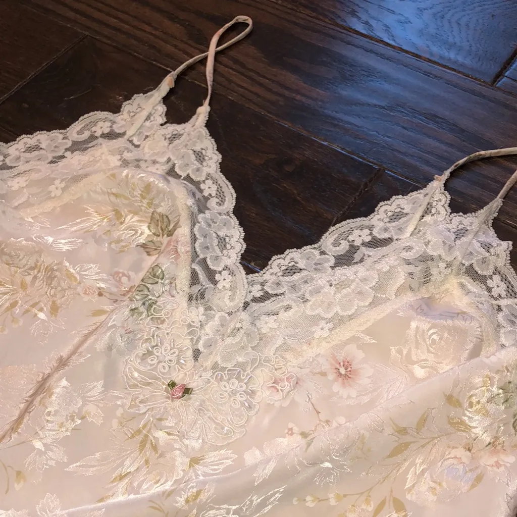 California Dynasty pink floral silky nightgown slip size large with lace detail - Image 3