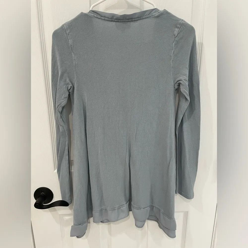 Anthropology Deletta Blue Gray Long Sleeve V Neck Women's Size S - Image 2