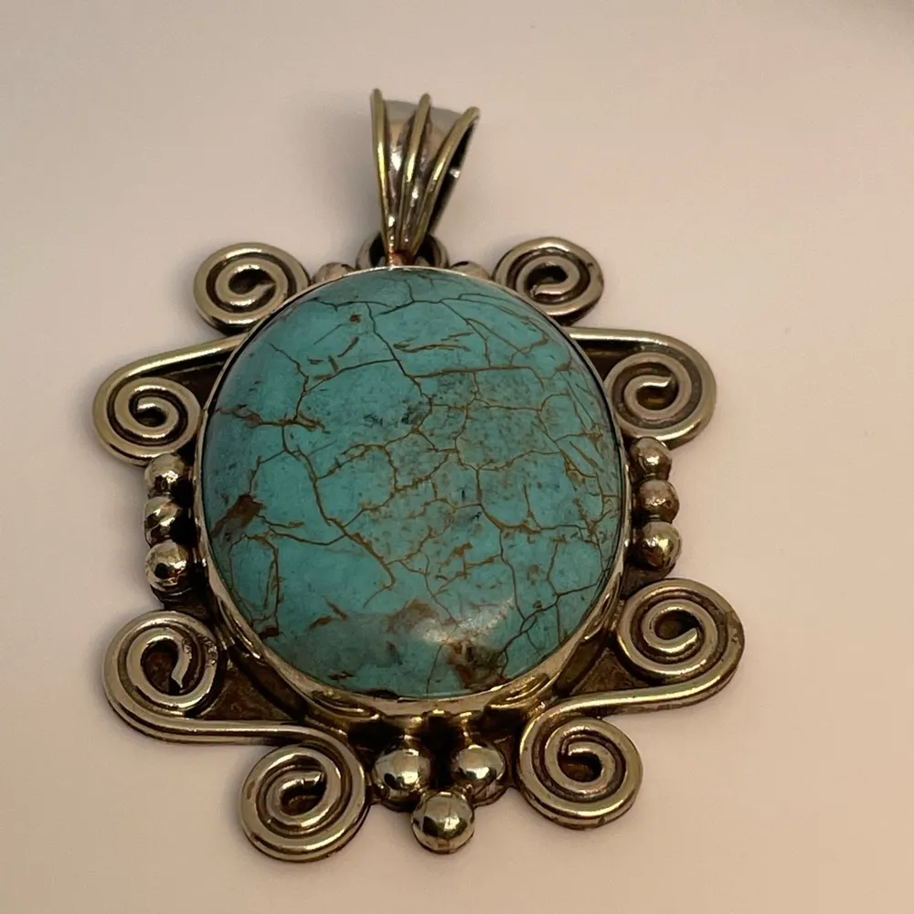 Howlite pendant from India. Gorgeous stone to slip on your favorite neck… - Image 4