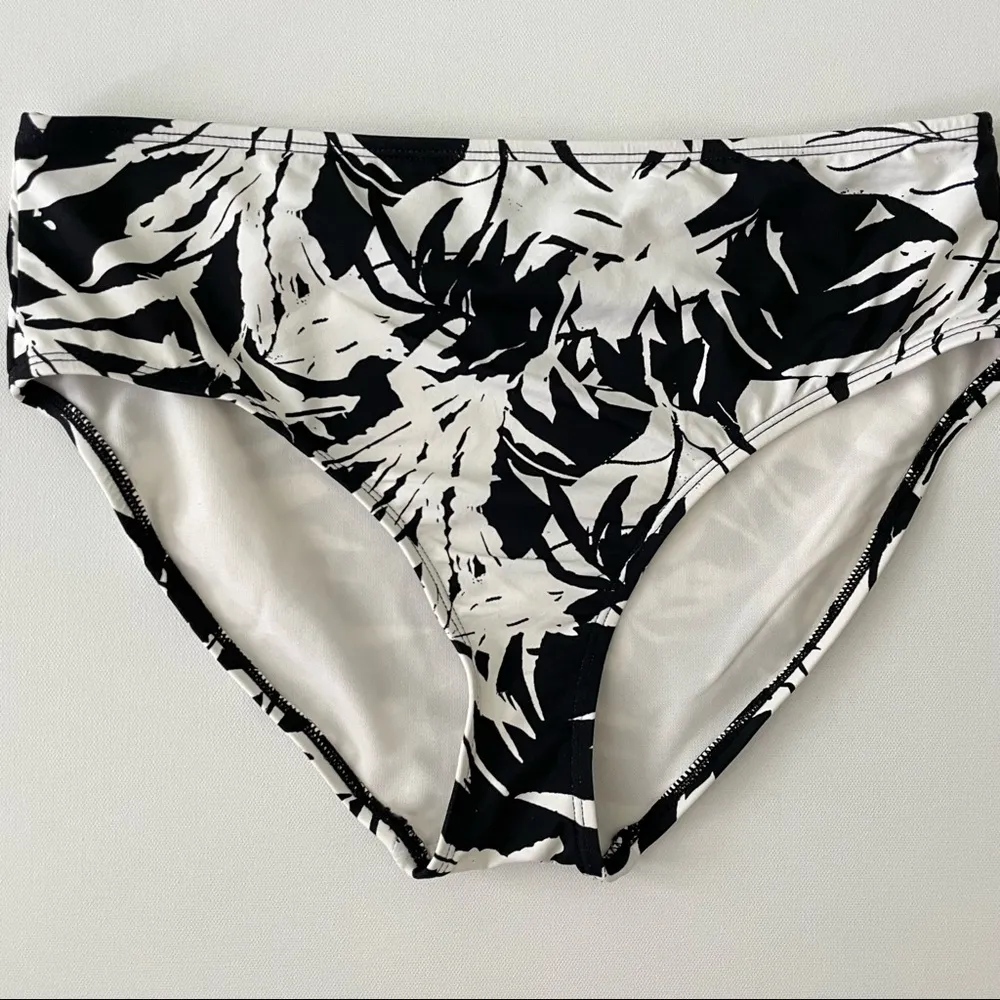 Catalina Swimwear Mid Rise Scoop Bikini Bottom Size S - Image 2