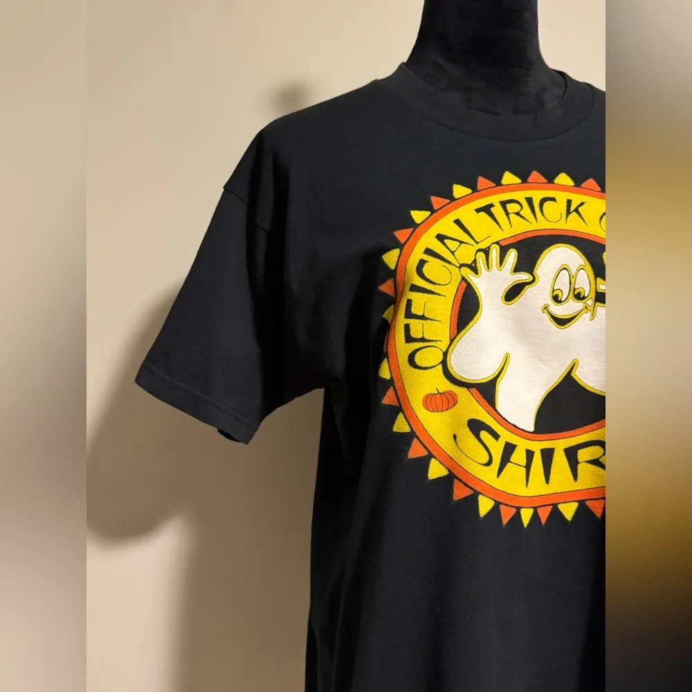 EUC Fruit Of The Loom Black and Yellow Official Trick or Treat Shirt size large - Image 2