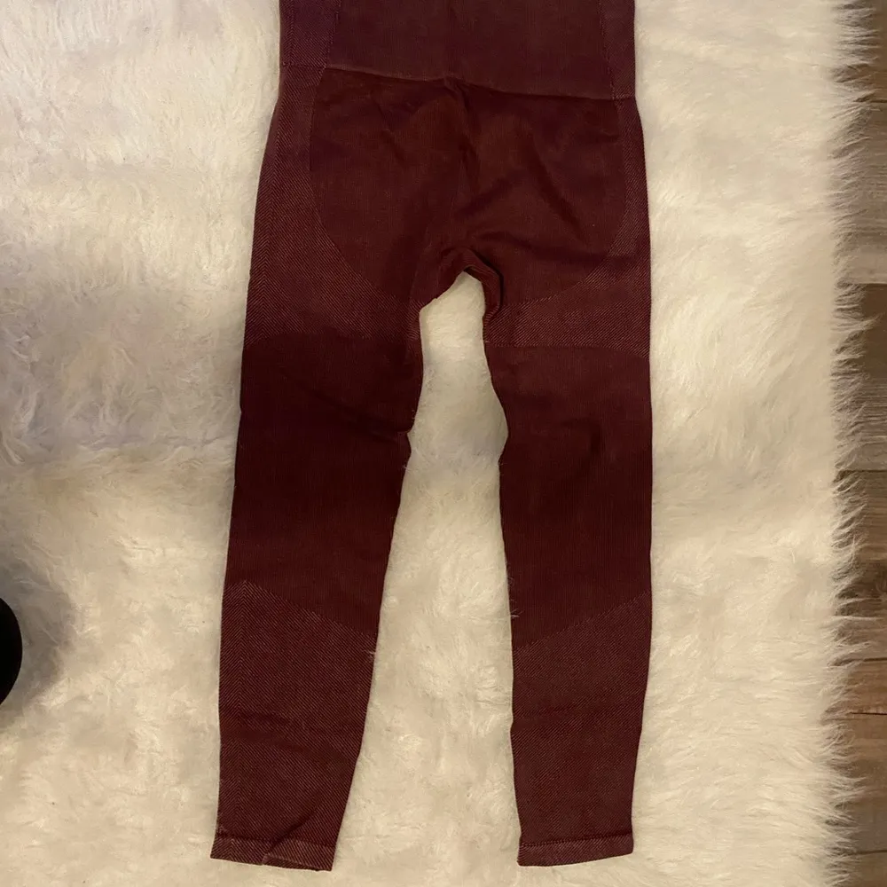 JOY LAB MAROON SEAMLESS LEGGINGS - Image 3