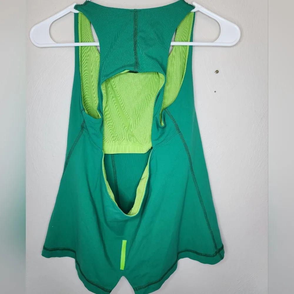 LULULEMON Green Back Cutout Athletic Lime Mesh Built In Sports Bra Fitted Tank - Image 2