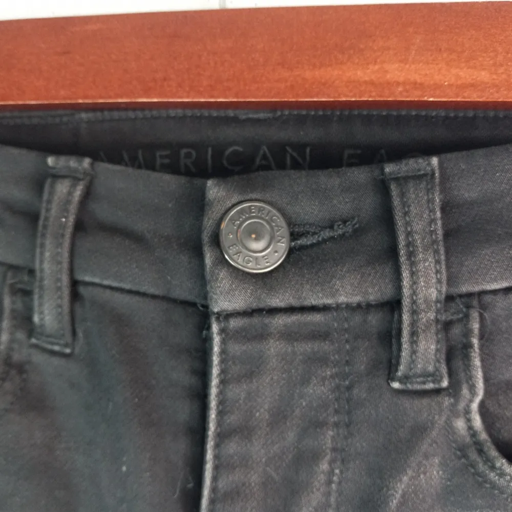 American Eagle 000 23x28 Curvy High-Rise Jegging Distressed Jeans in Black - Image 7