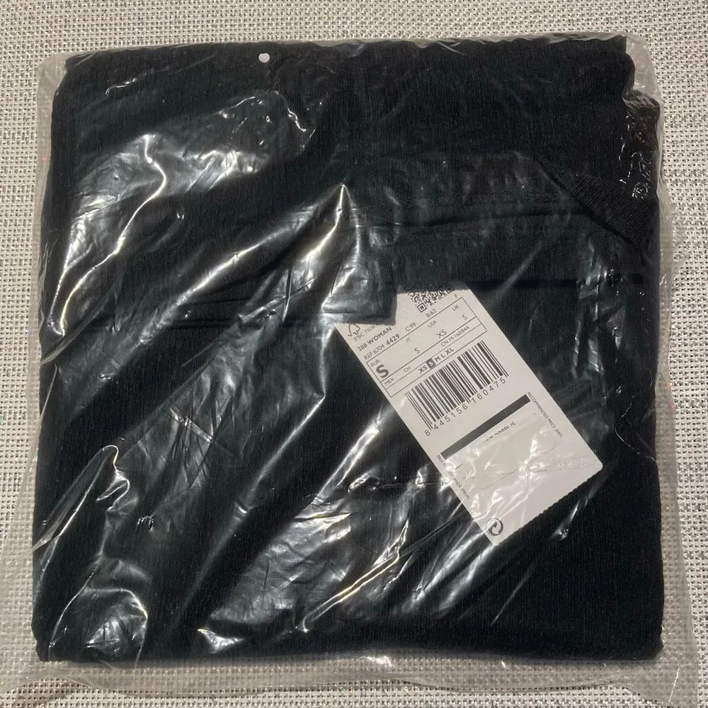 NWT Mango Puffed Sleeves Pleated T-shirt in Black 67044429 Plis - Image 8