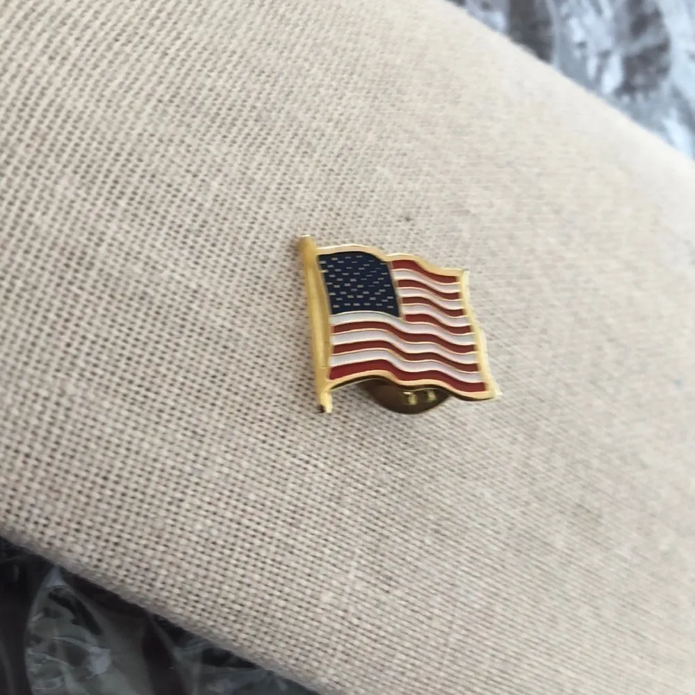 Vintage USA Flag Label Pin - Image 3