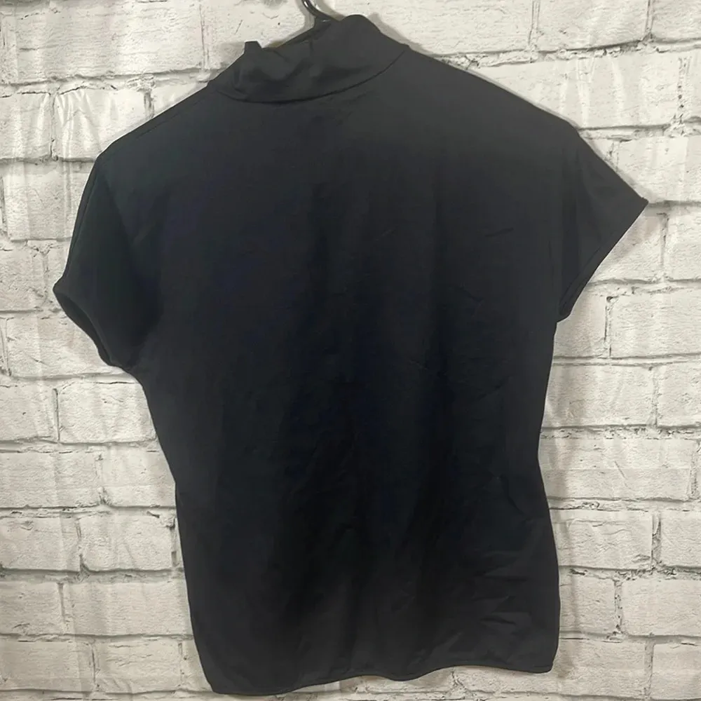 Tommy Bahama 18 golf Black mock turtleneck top Medium - Image 2