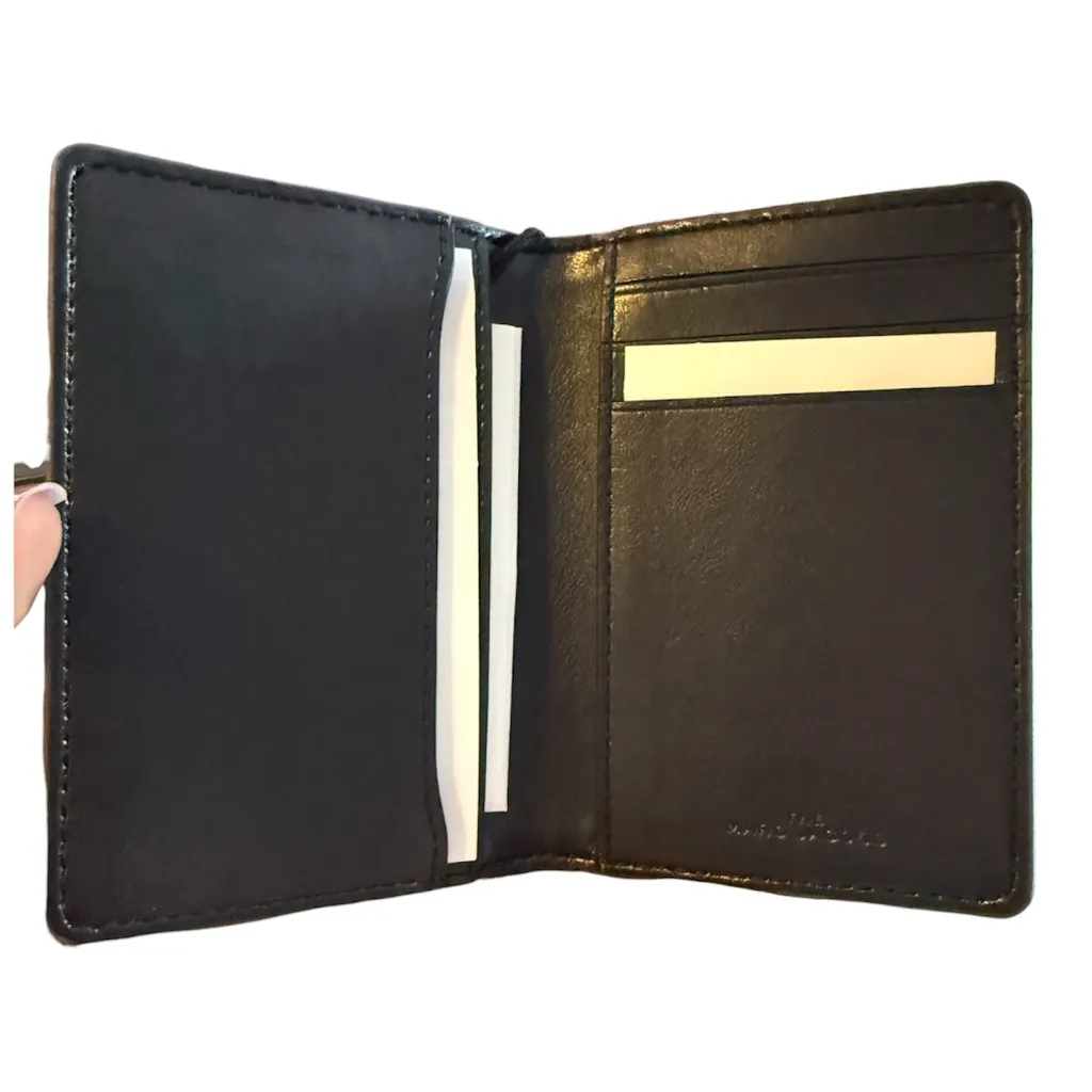 Marc Jacobs “The Leather Card Case” – Cement (Unisex) NWT - Image 4