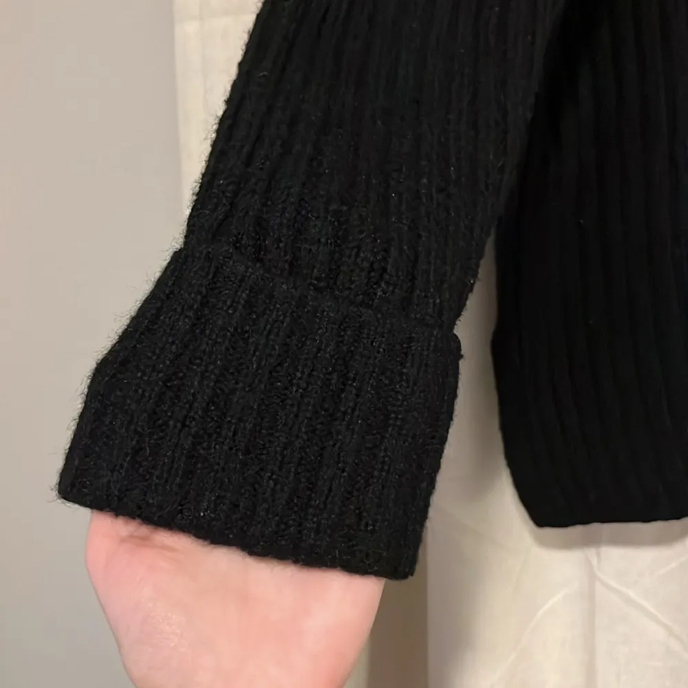 Black sweater - Image 2