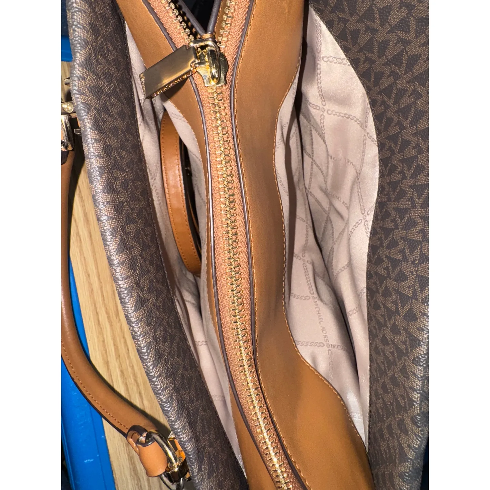 Michael Kors monogram satchel purse - Image 4