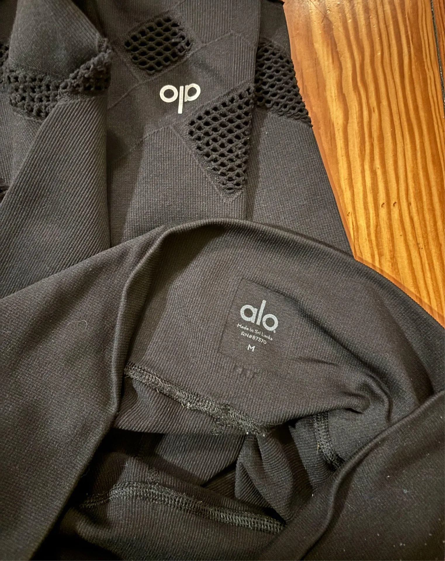 Alo Yoga Leggings - Image 4