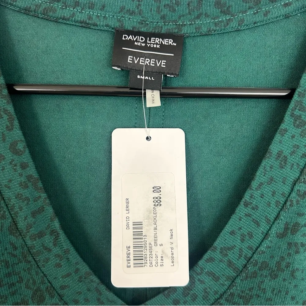 NWT David Lerner/Evereve Green Leopard Print Pullover V-neck Knit Blouse Small - Image 5