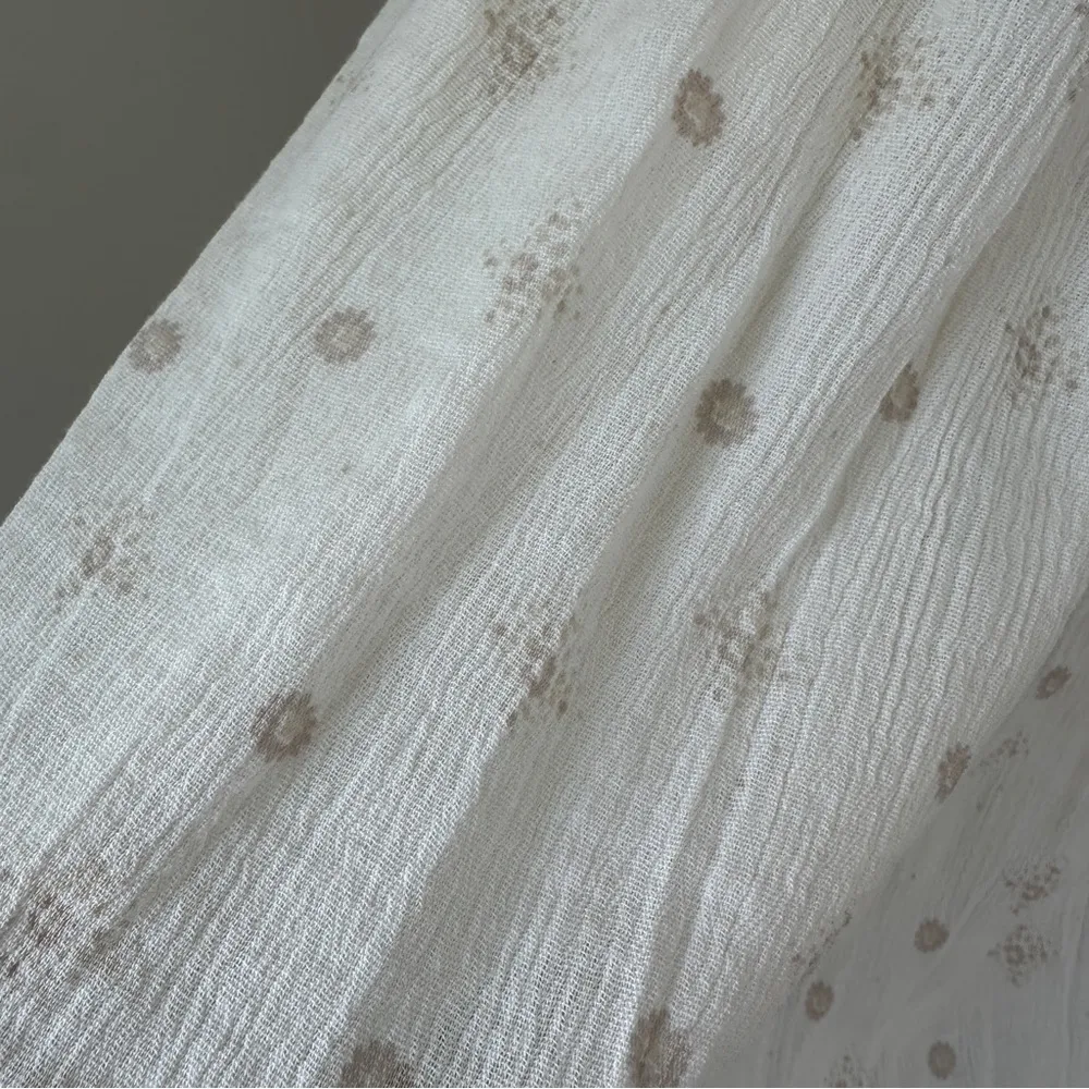 American Eagle Outfitters Cream Smocked Ruffled Tank Top Size Small - Image 6