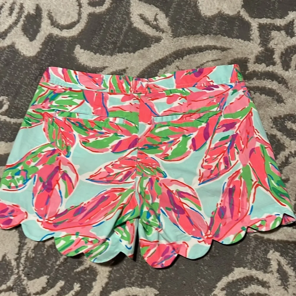 Lily Pulitzer buttercup shorts. New. Size 0. Scalloped legs. Has pockets. - Image 4