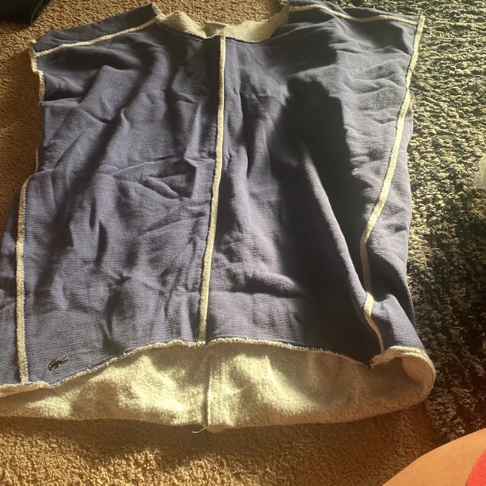 Lacoste  size 40 sweater - Image 2