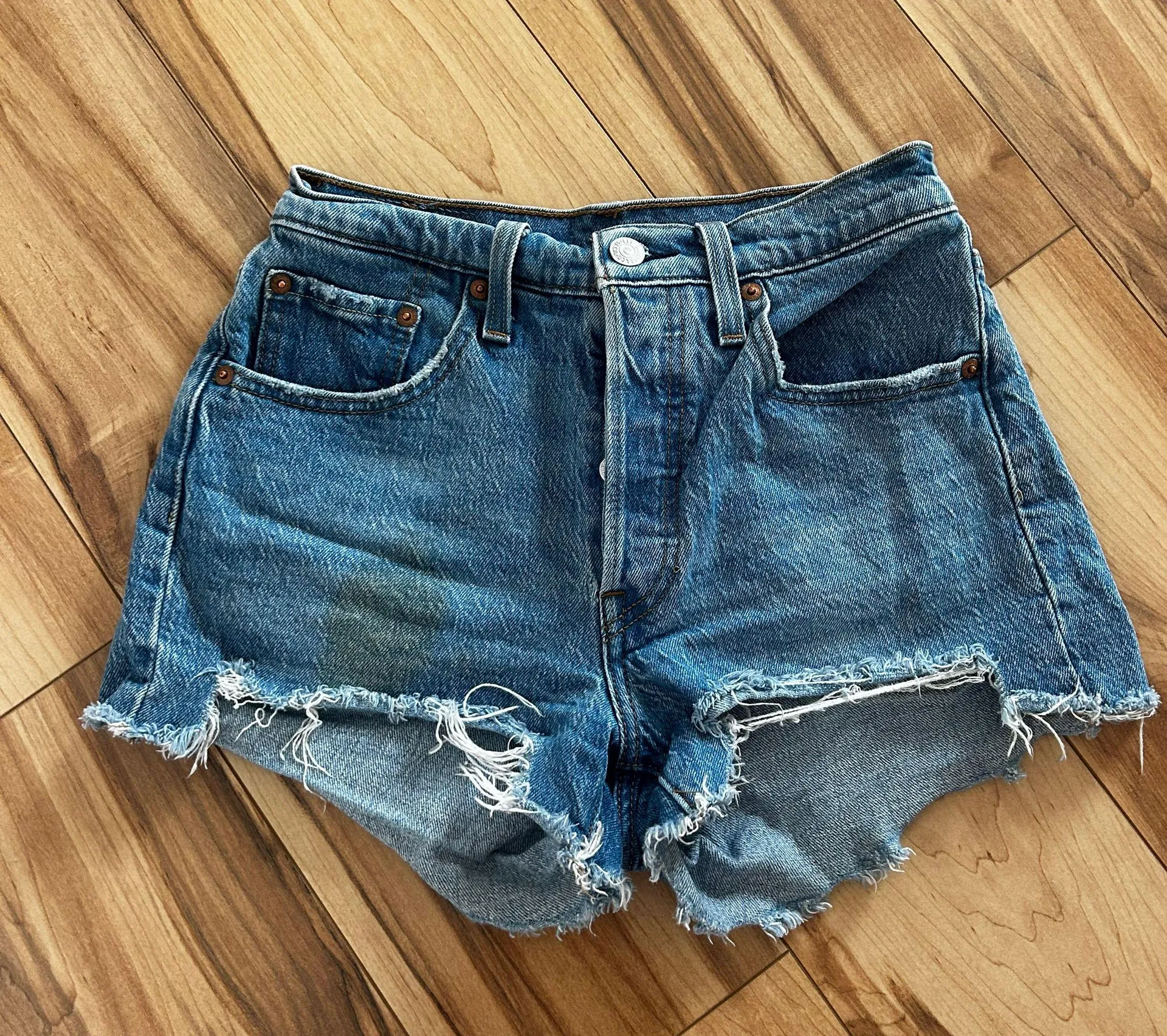 Levi’s 501 Shorts - Image 2