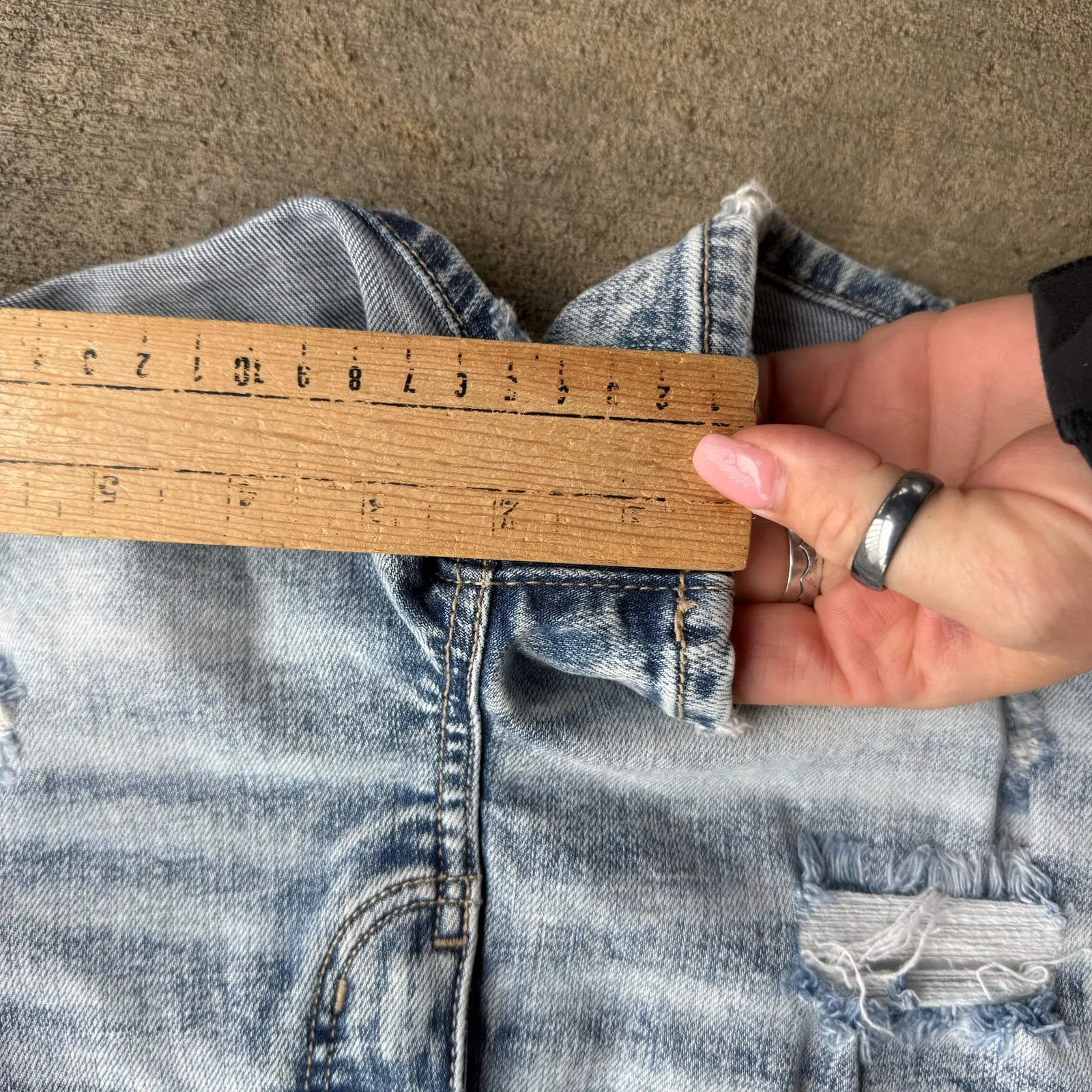 Buckle Black Fit No 23 Light Wash Distressed Jean Shorts Style BBX1003 Size 24 - Image 2