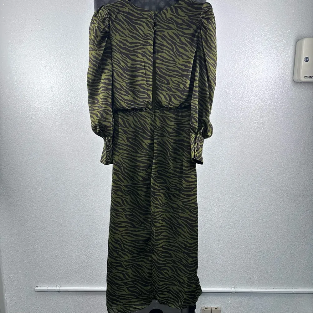 Moon River Green Long Sleeve Gown with V-neck - Image 7