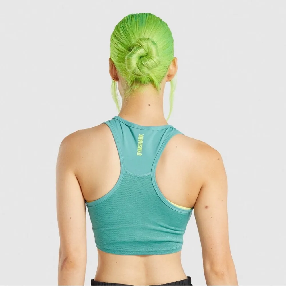 GYMSHARK PULSE CROP TANK. Size Large EUC - Image 2