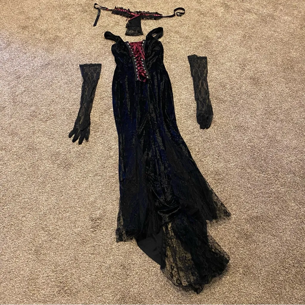 Vampire Halloween Costume Women’s Size M/L - Image 3