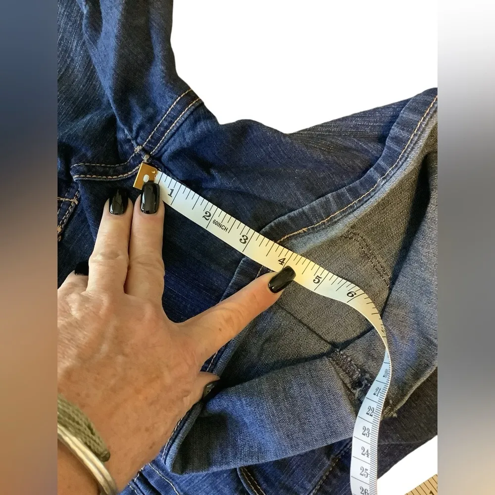 DENIZEN from Levi's® Women's High-Rise 3" Cuffed Shorts. Size 8 - Image 7