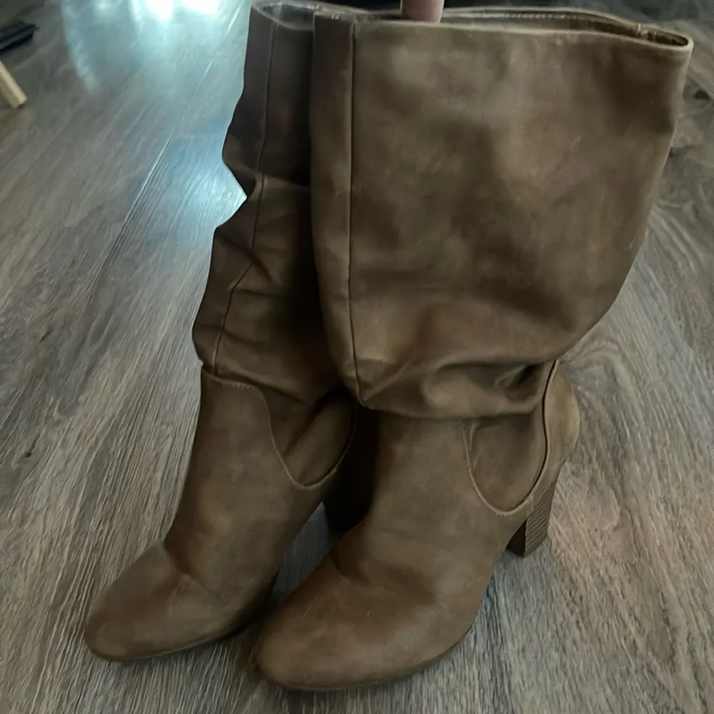 Francesca’s Tan Slouchy Heeled Boots Size 6 Medium - Image 3