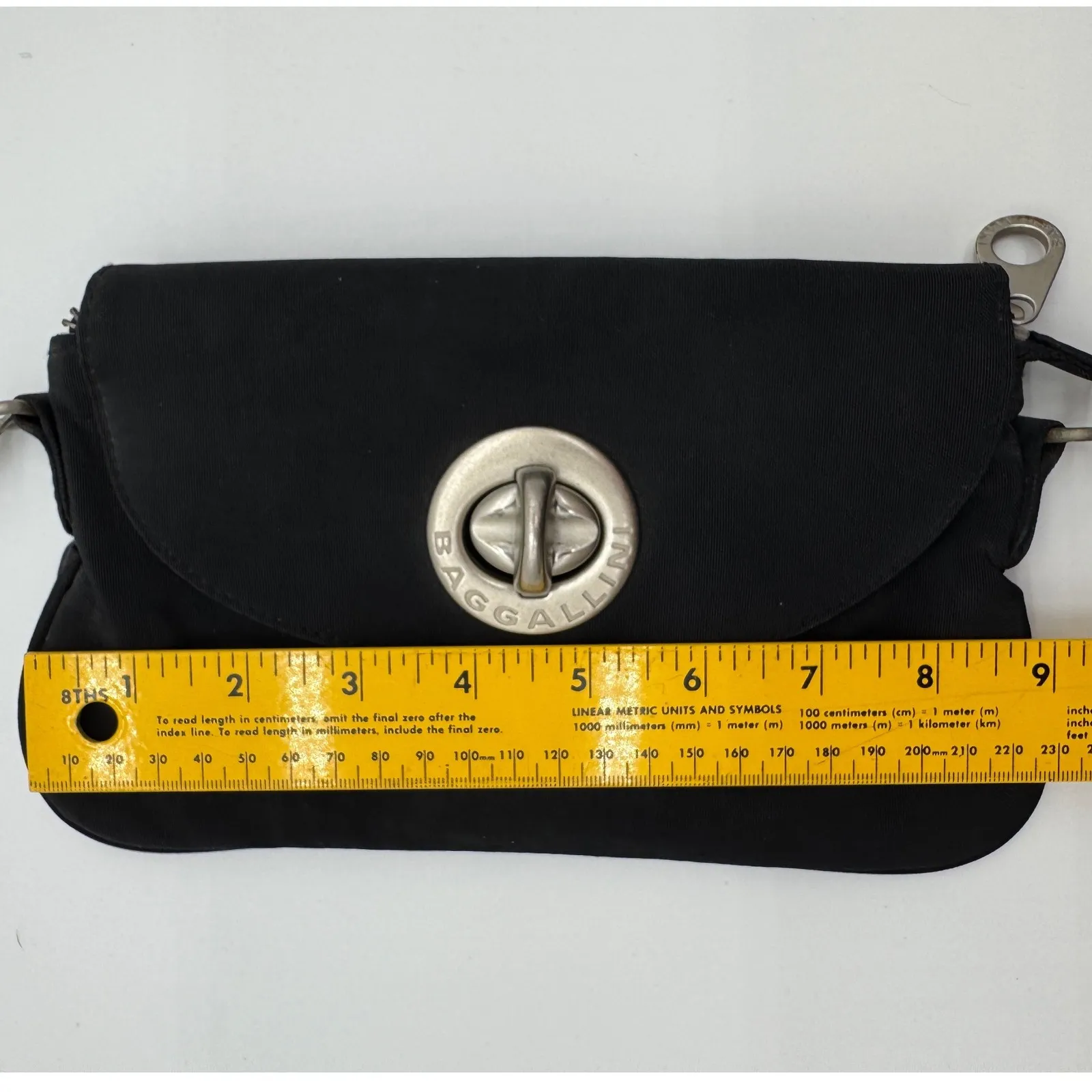 Baggallini Black Nylon Wristlet Clutch Bag With Silver Turn Lock Closure - Image 6