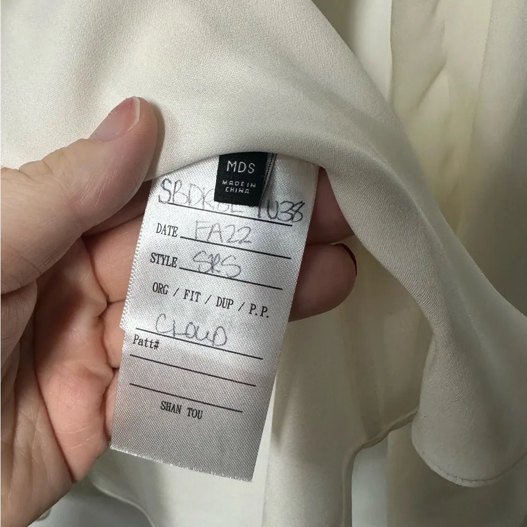 Lafayette 148  New York NWT silk button front  sample blouse - Image 3