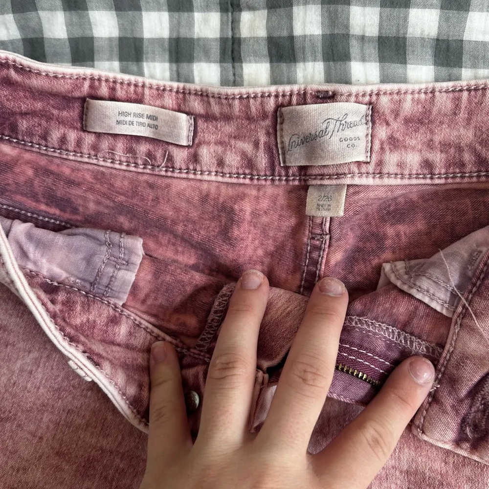 Universal Threads pink shorts - Image 2