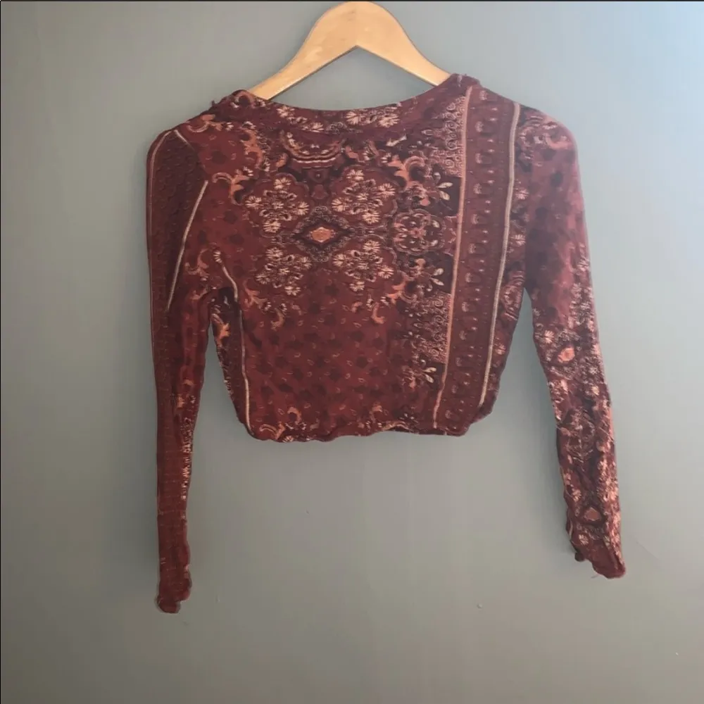 Kendall & Kylie Red paisley floral crop top - Image 6
