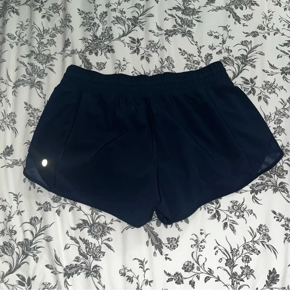 high rise hotty hot shorts 2.5” true navy size 8 - Image 3