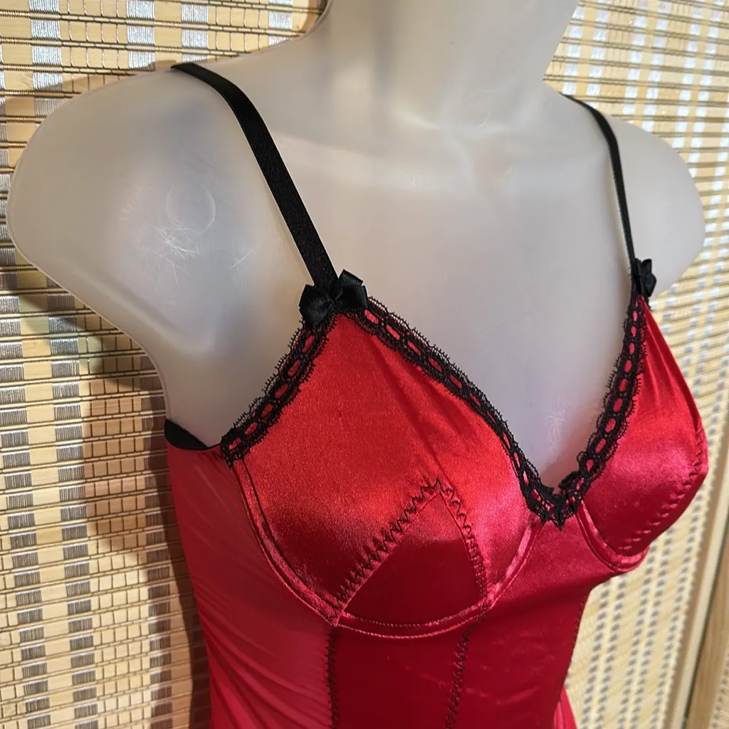 Victoria's Secret Bright Red Camisole Teddy Underwire Black Trim Garters 34B - Image 4