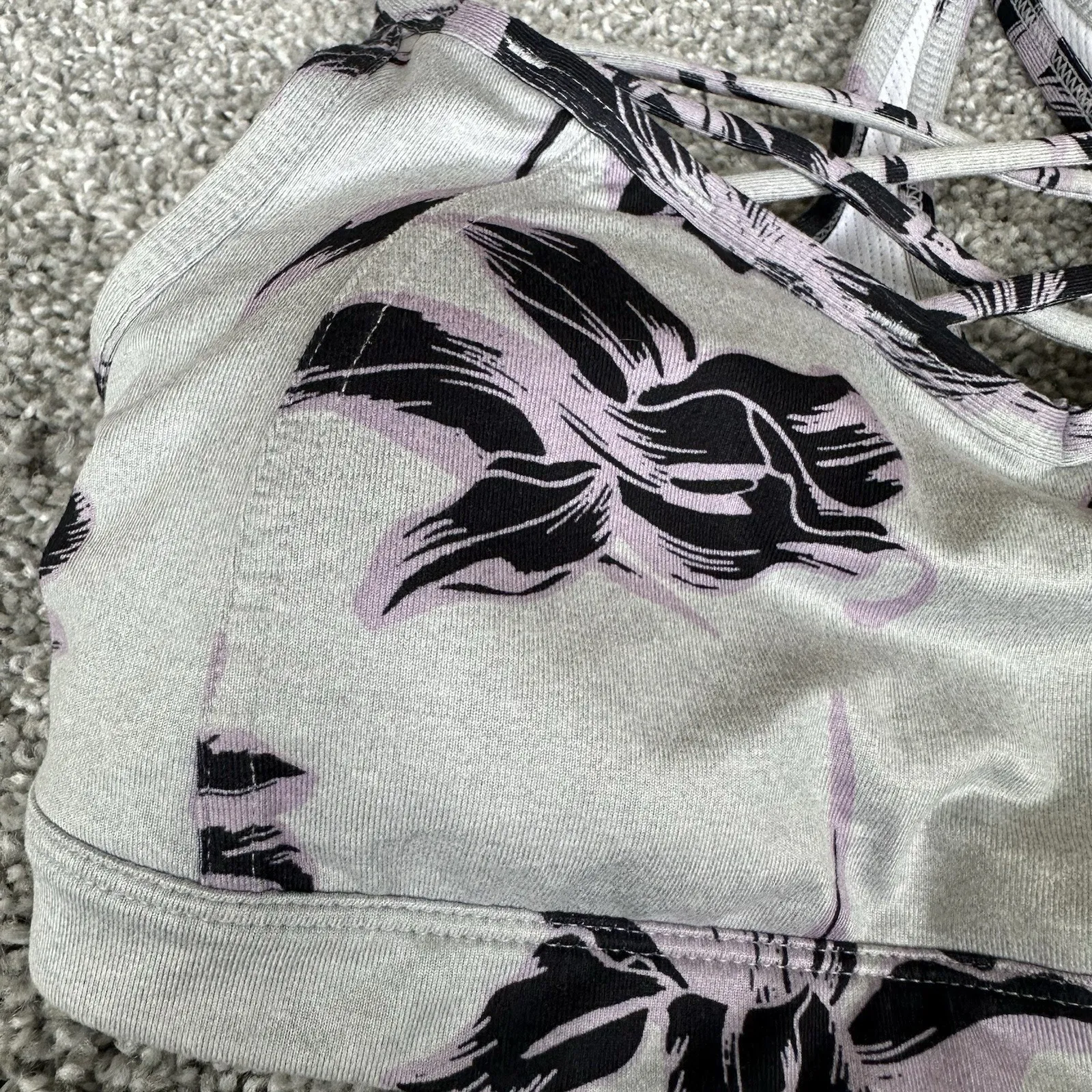 Athleta TROPICAL MIND OVER MAT Bra Grey Black  Sports‎ Athletic size Small - Image 4