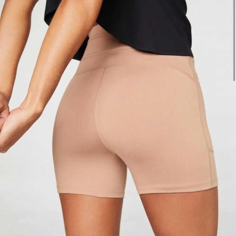 𝅺nwt  ODESSA HIGH RISE ATHLETIC SHORTS - Image 4