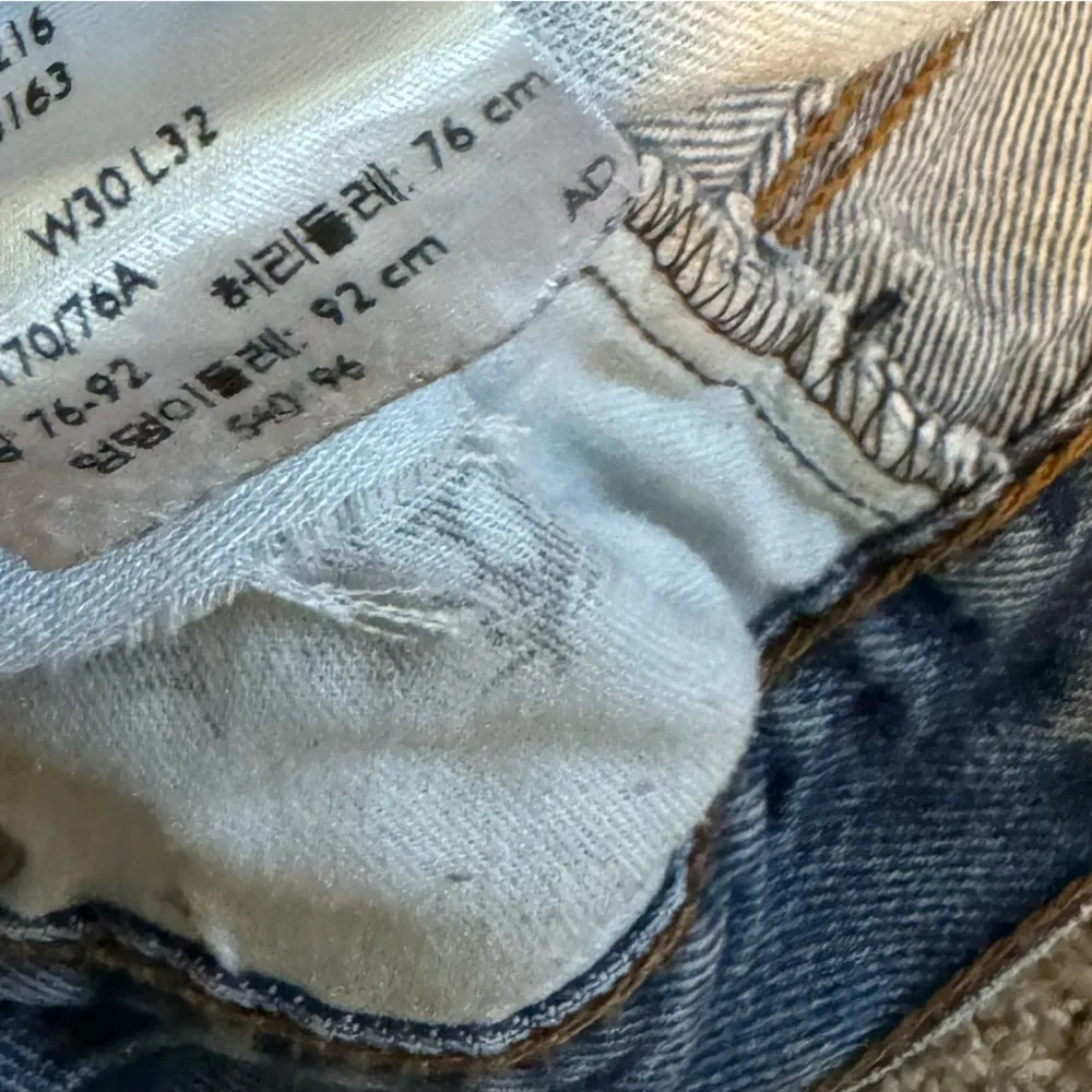 Levi’s 517 Distressed Cut Off Jeans Shorts Sz 30 Raw Hem - Image 11