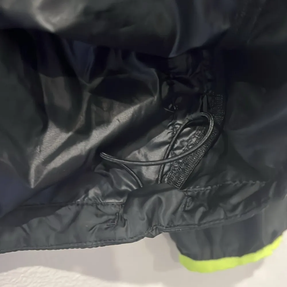 Nike Lightweight Slick Rain Jacket | Adult Medium - Image 8