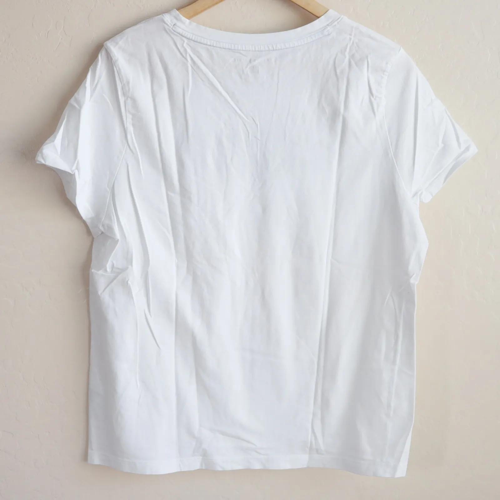 Tommy Hilfiger White Red Blue Star‎ Graphic Tee Crewneck T-Shirt Women's XL USA - Image 3