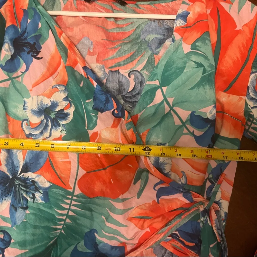 Women’s Zara Tropical Print Wrap M
puff sleeve elbow length adjustable waist - Image 5