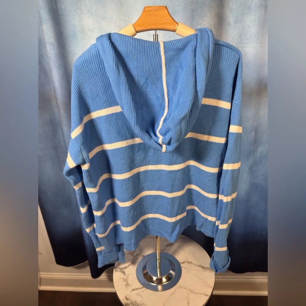 Banana Republic Hooded Sweater - Image 3