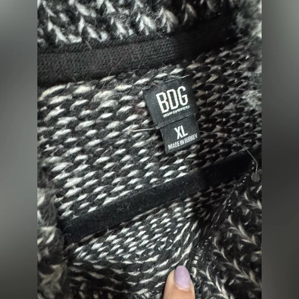 BDG Charcoal Turtleneck Sweater - Image 10