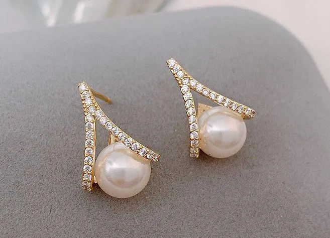 Elegant White Pearl Stud Earrings for Women Gold - Image 3