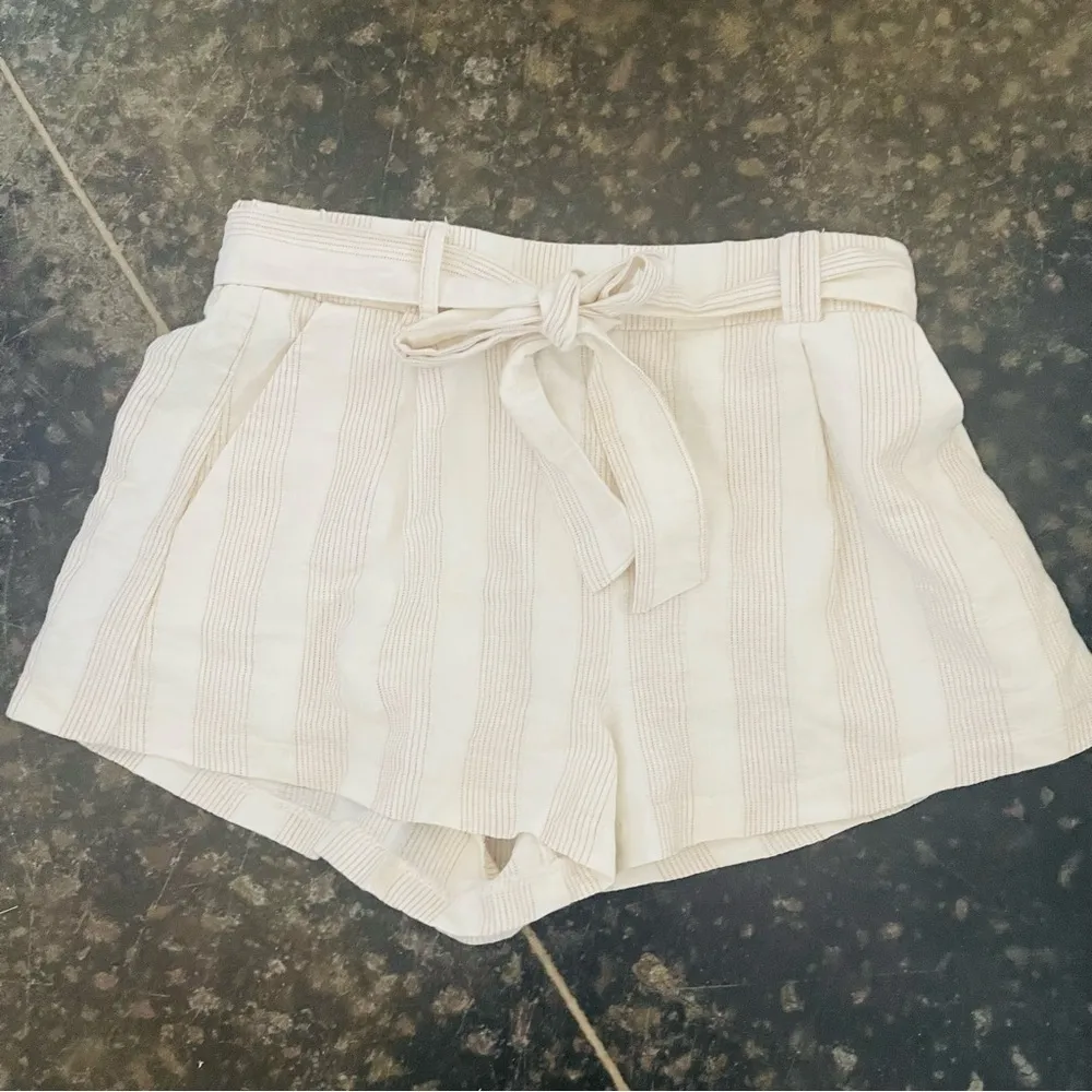 Forever 21  Cream stripe shorts - Image 2