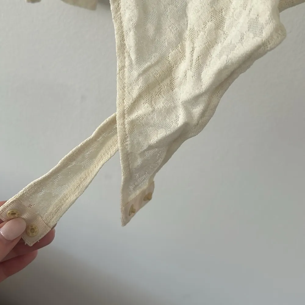 Open Edit Ivory White Long Sleeve Mock Neck Floral Lace Bodysuit Size Medium - Image 4