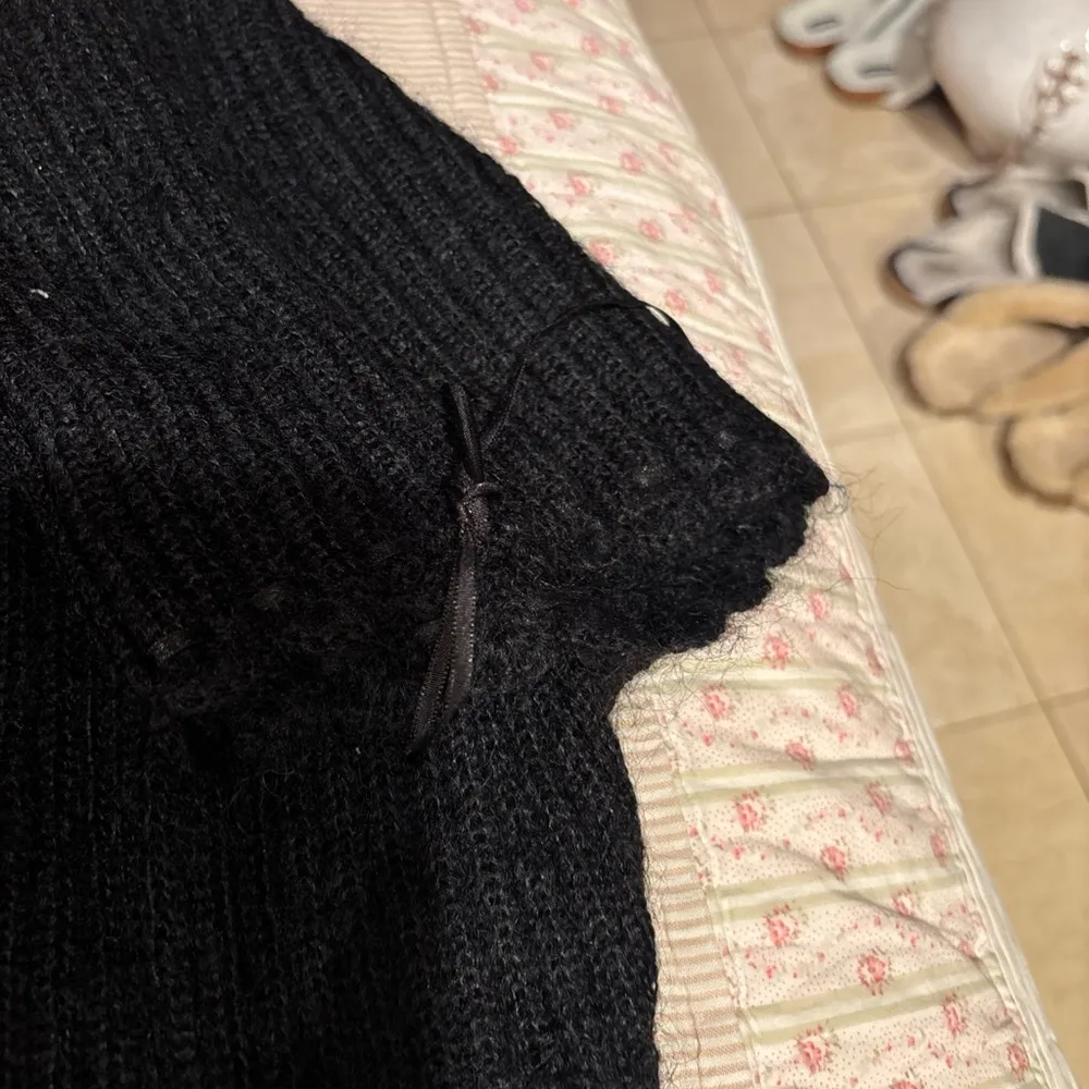 Kenneth Cole vintage sweater worn once super cute worn once. Great detail Black Size L - Image 3