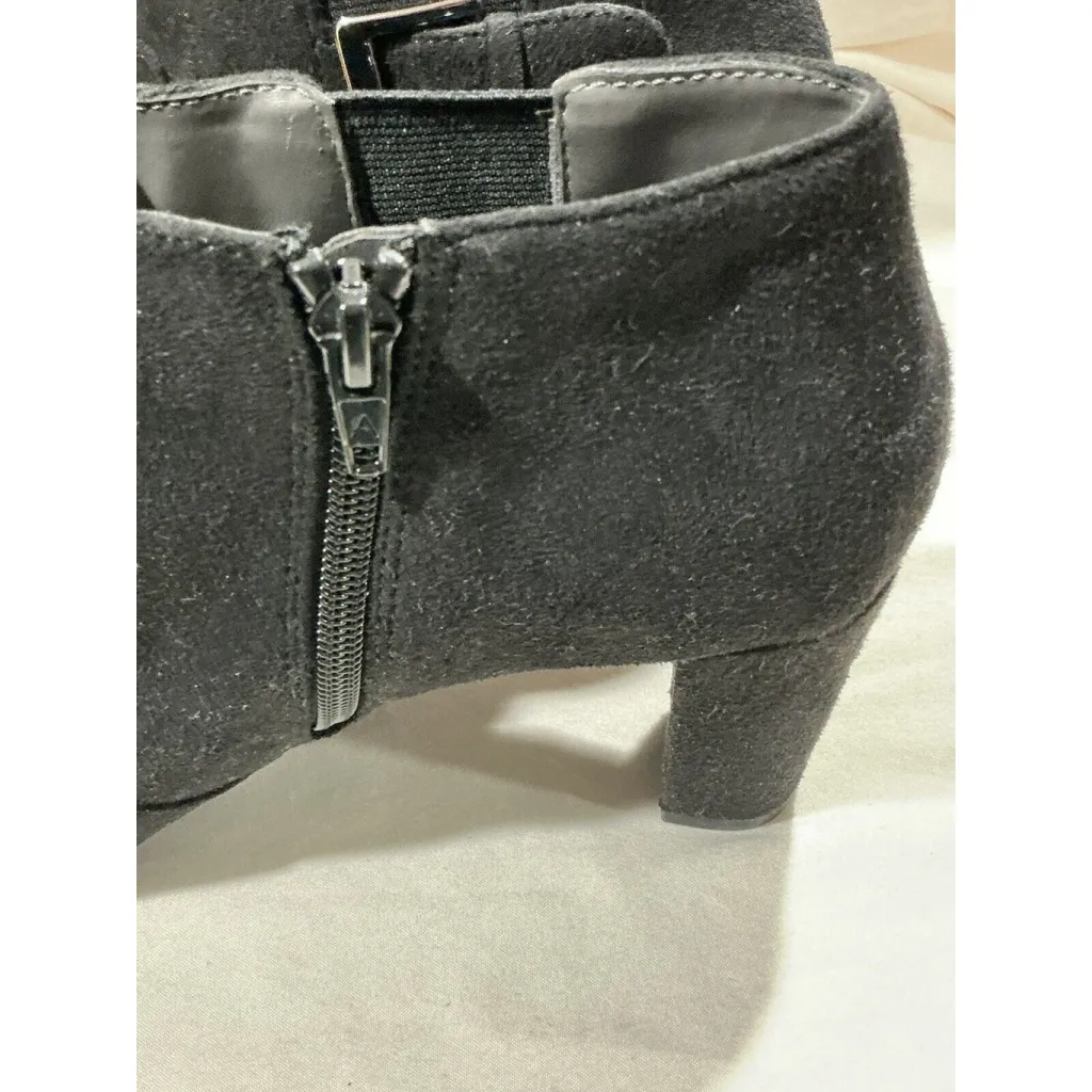 Woman’s Aerosoles Heel Rest Black Suede Ankle Bootie with Heel & Side Zip 8 1/2 - Image 4